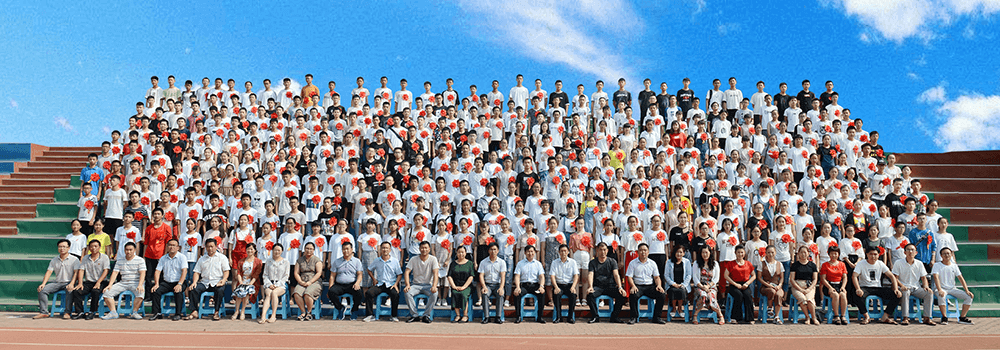 2018年中考被?？h一中錄取的364名科達(dá)學(xué)子齊聚一堂合影留念